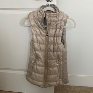 Cream/tan vest